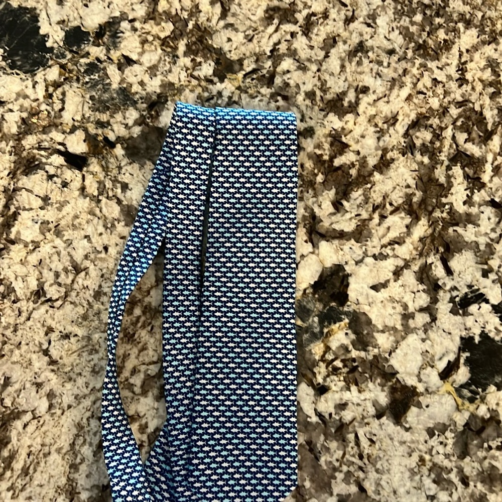 Like new vineyard vines men’s tie